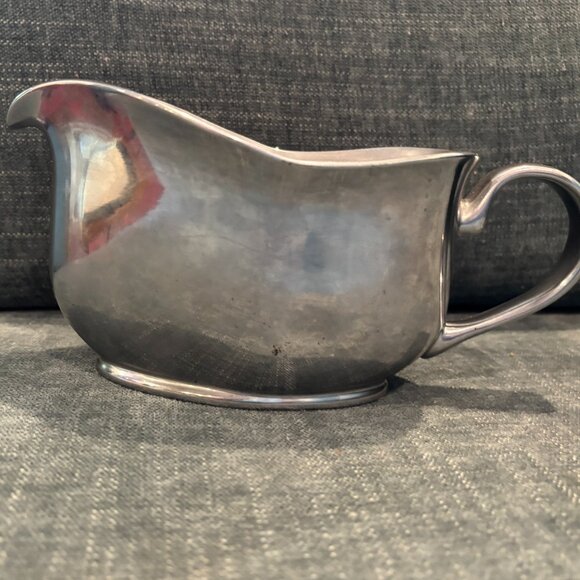Wilton Armetale Classic Gravy Boat, 12-Ounce Capacity - Picture 1 of 8